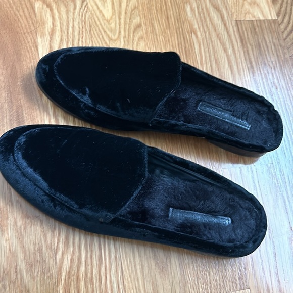 Banana Republic Black Velvet Faux Fur Mule Size 7 - Picture 3 of 9